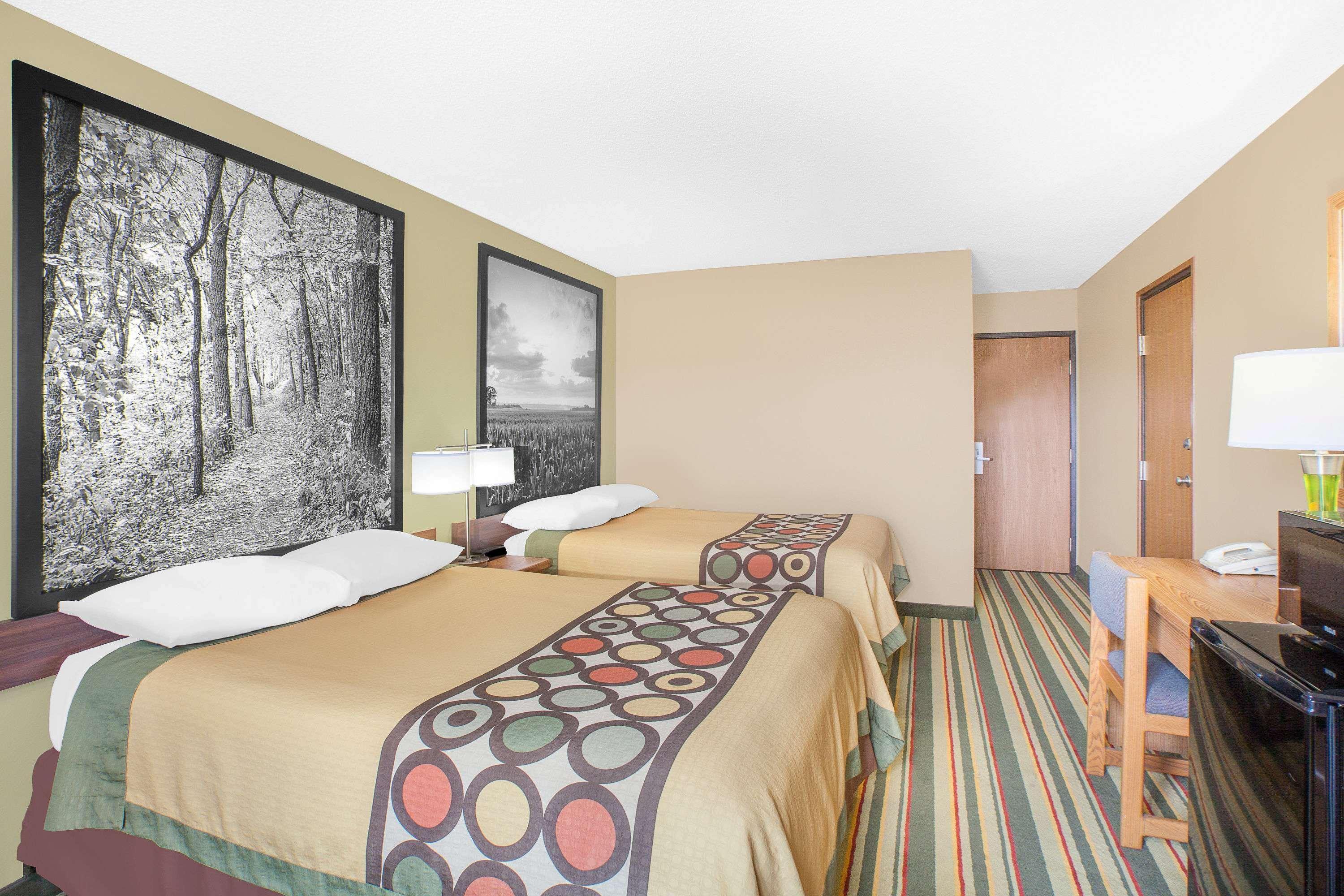 Мотель Super 8 By Wyndham Mt Pleasant Mount Pleasant Экстерьер фото