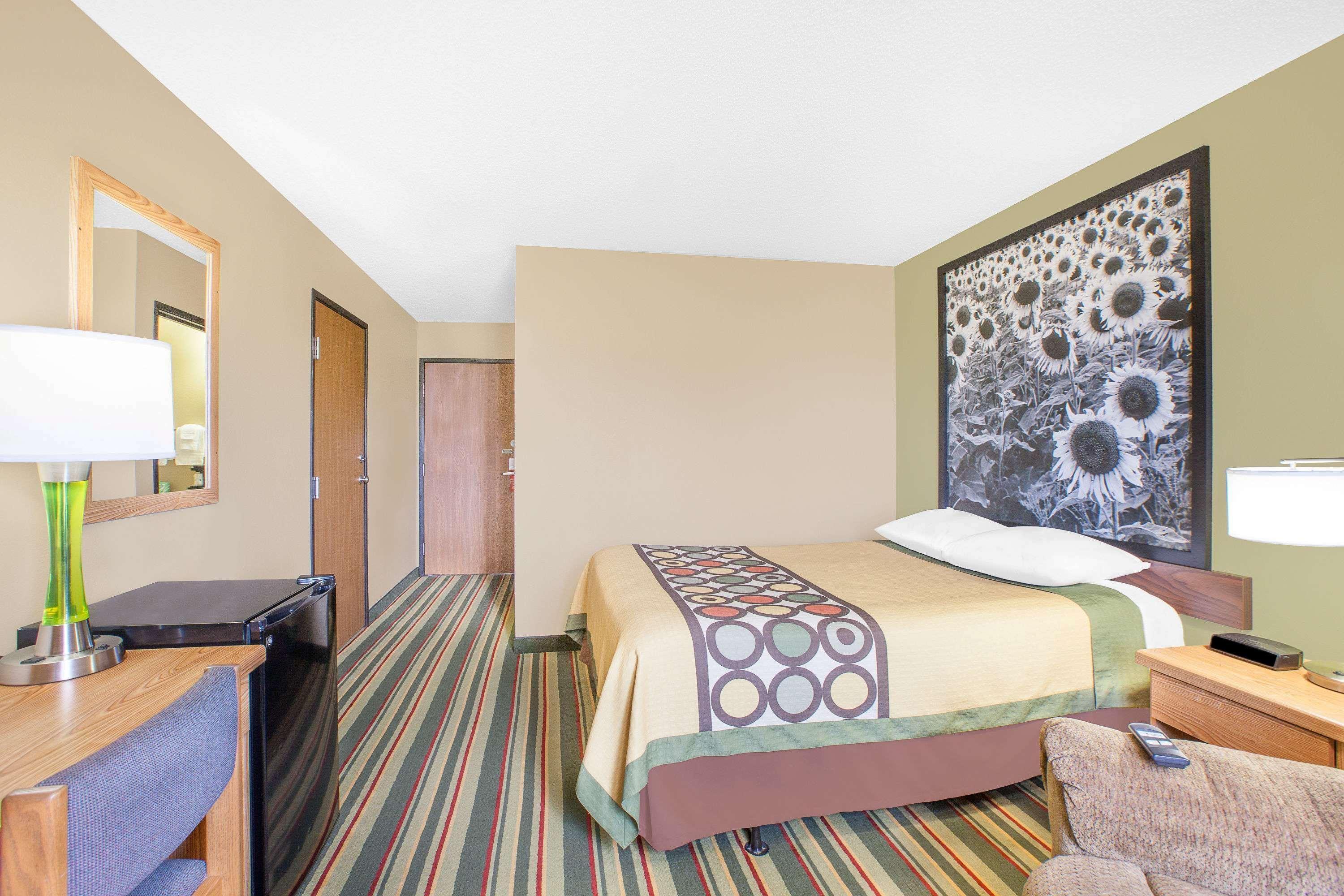Мотель Super 8 By Wyndham Mt Pleasant Mount Pleasant Экстерьер фото